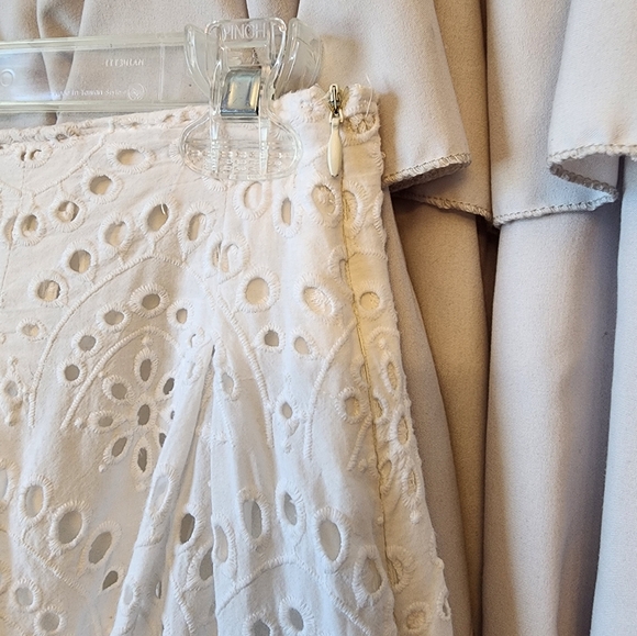 Women's Zara White Eyelit Skirt Size Medium - Picture 4 of 5